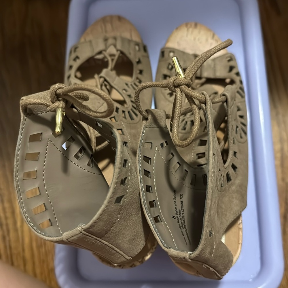 DV by Dolce Vita Gladiator Faux Suede Tan Wedge Sandals Size 8 - Picture 8 of 13